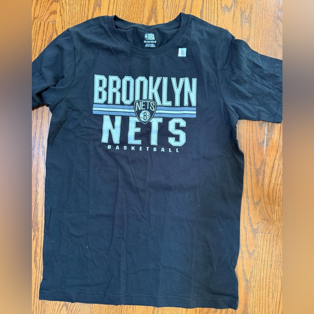NWT  NBA  BROOKLYN NETS Tshirt  Kids XXL